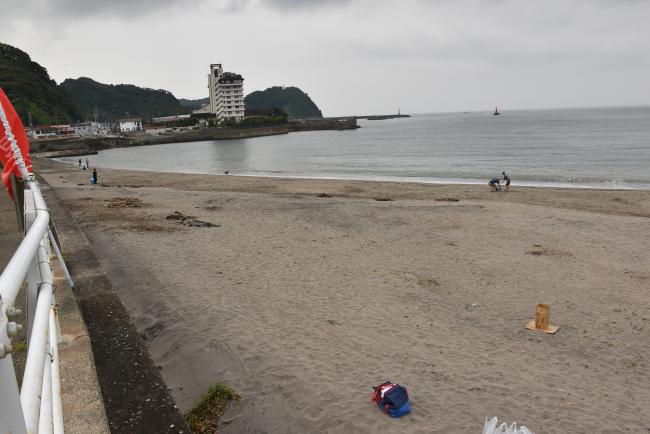 ビーチクリーンを2回終えた海岸の写真