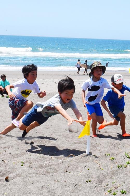 ビーチフラッグスの写真（子ども）