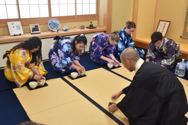 浴衣の着付け・茶道体験