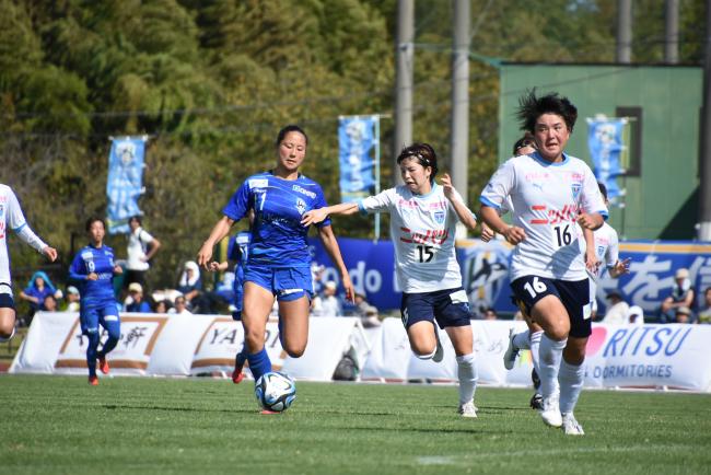 オルカ鴨川FCとニッパツ横浜シーガルズの試合写真