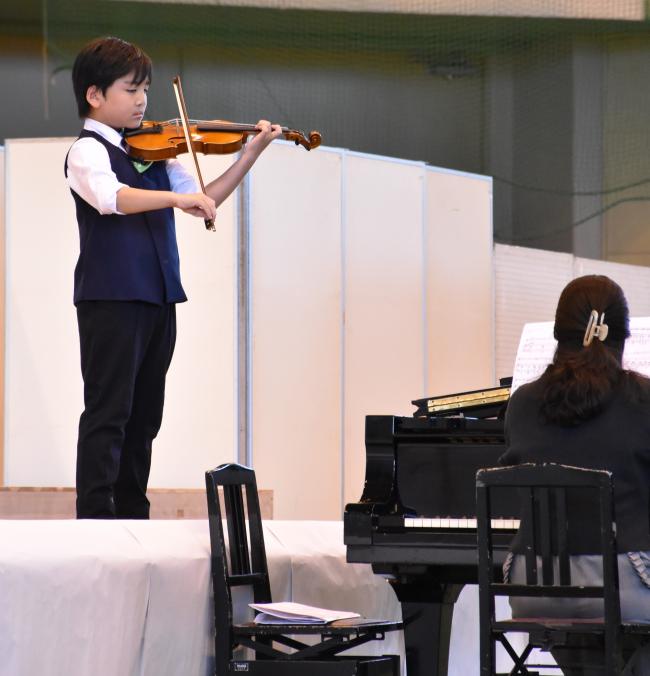 惺詠さんのバイオリン独奏の写真