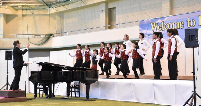鴨川少年少女合唱団の合唱の写真