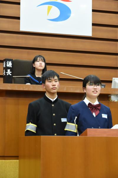 令和5年1月に行われた中学生まちづくり議会の様子