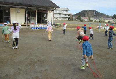 寒さなんかに負けないぞ！！！なわとびＧＯ！！