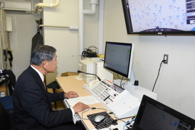 防災無線で市民皆様へメッセージを届ける鴨川市長