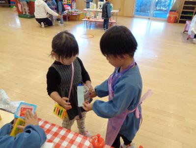 お店屋さんごっこ「いらっしゃい」