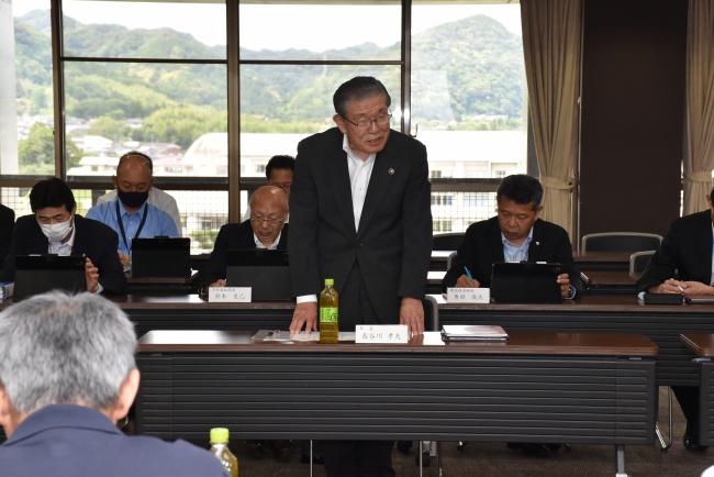 記者会見の会場の写真