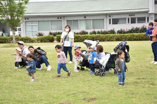 たくさんの親子が集まった出前保育