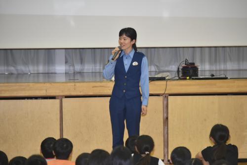 警察官より子どもたちへ講話