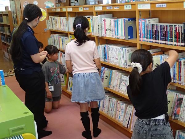 児童書の配架や、整頓もしました