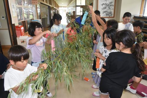 飾りの取り付け