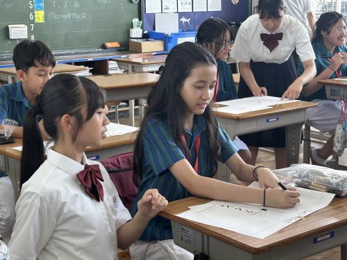 目線を下げた教え合い