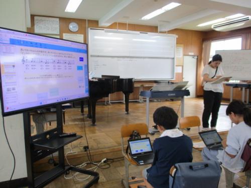 小学部4年生音楽の授業