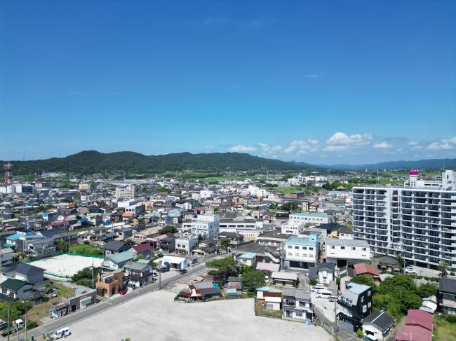 鴨川地区の街並みの写真