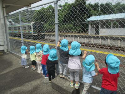 散歩「乗りたいなー」