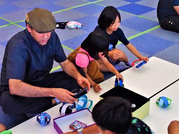 工作をする子どもたち