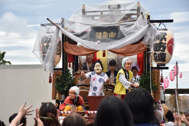諏訪講のひょっとこ踊りの写真