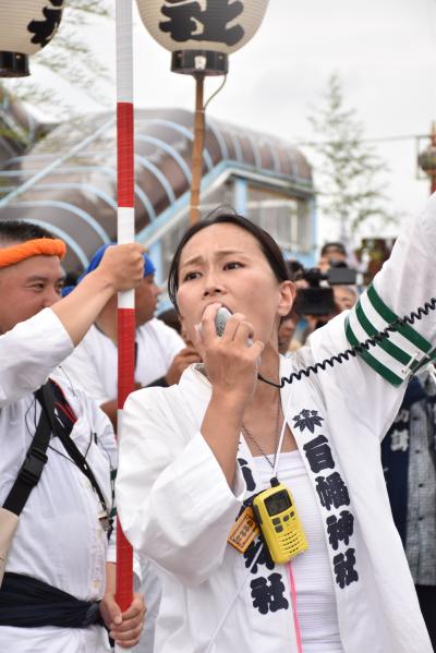 木遣りをうたう白幡講の代表者