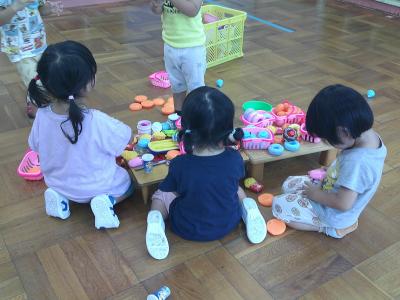 みんなでパーティーしよう（おままごと）