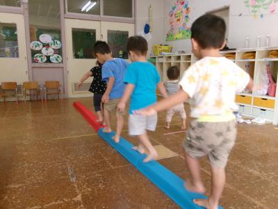 一本橋渡れたよ（バランス遊び）