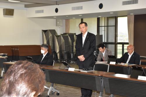 定例記者会見の会場の様子
