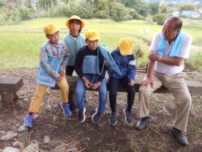 すわってせつめいをきくじどう