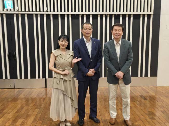 森田健作、鴨川市長、西村知美の写真