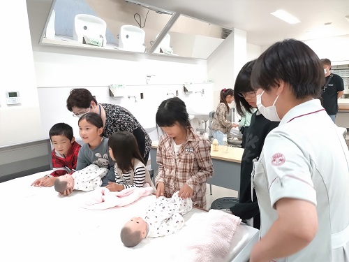 赤ちゃんのお世話をしてみよう1