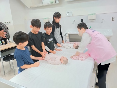 赤ちゃんのお世話をしてみよう2