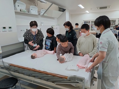 赤ちゃんのお世話をしてみよう4