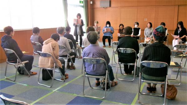 ボランティアによる朗読の様子1