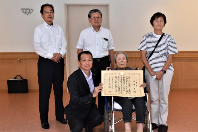 市長、施設長、平井秀さん、御家族様と