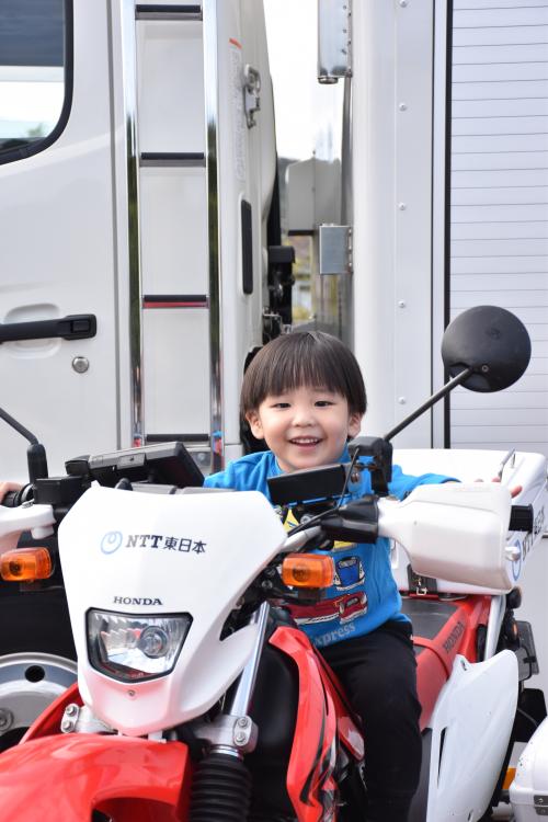 NTT東日本のバイクに乗る一般参加者