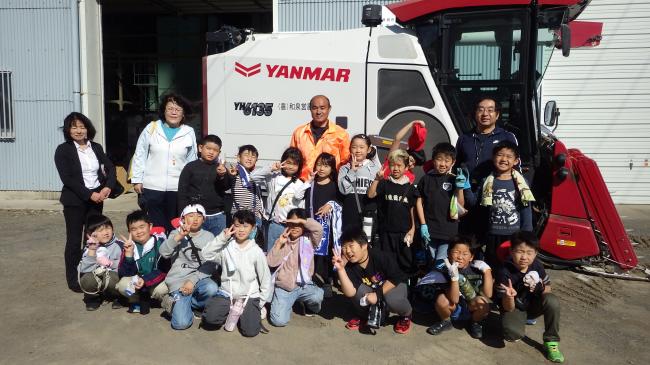 講師、教員、児童での集合写真