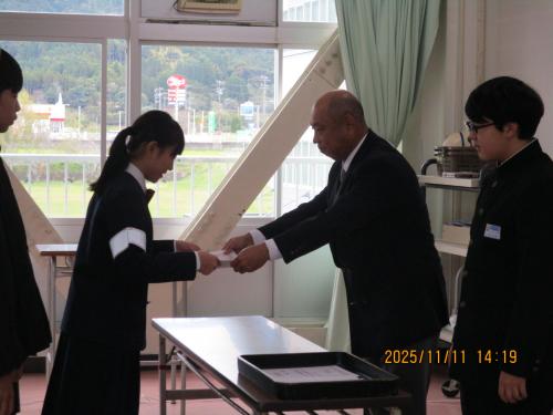 会長に任命書授与