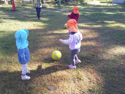 ボールを蹴ってみよう！（ボール遊び）