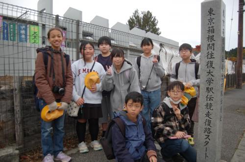 箱根駅伝スタート地点にて