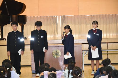 新会長から旧会長副会長へ感謝