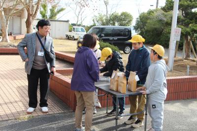 ふくしせんたーまえのはんばいのようす