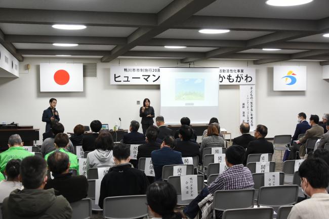 ヒューマンフェスタ鴨川で講演をする湯浅氏の写真