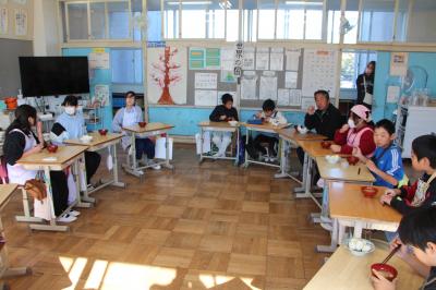 かつひろさんをかこんで