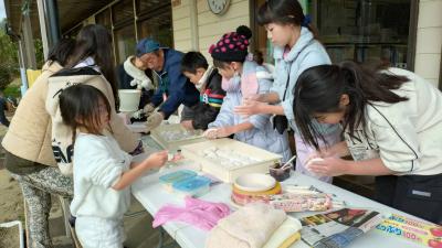 ついたおもちをまるめる