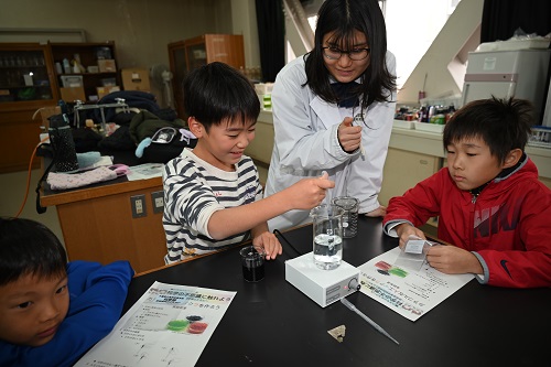 科学部と児童の交流2