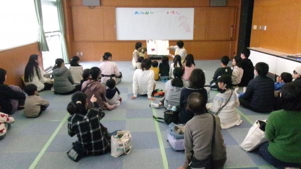 読み聞かせの様子1