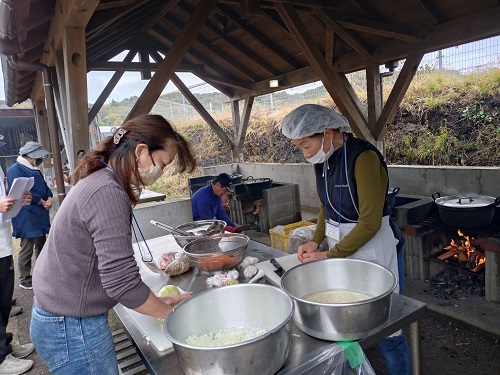 野外炊事の様子1