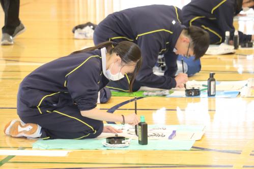 一生懸命筆を進める