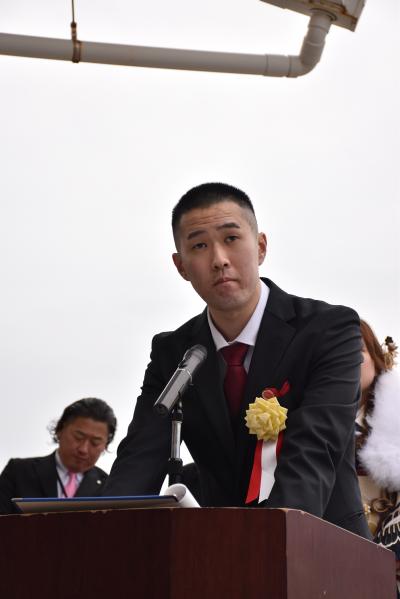 司会進行を行う石井さんの写真