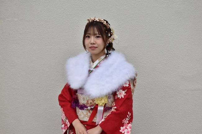 代表謝辞の尾形さんの写真