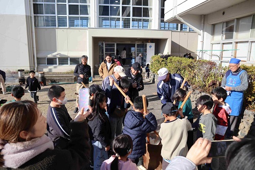 餅つき体験の様子2