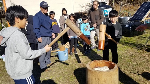 餅つきの様子5